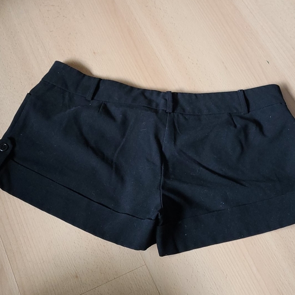 Black shorts - Picture 2 of 4